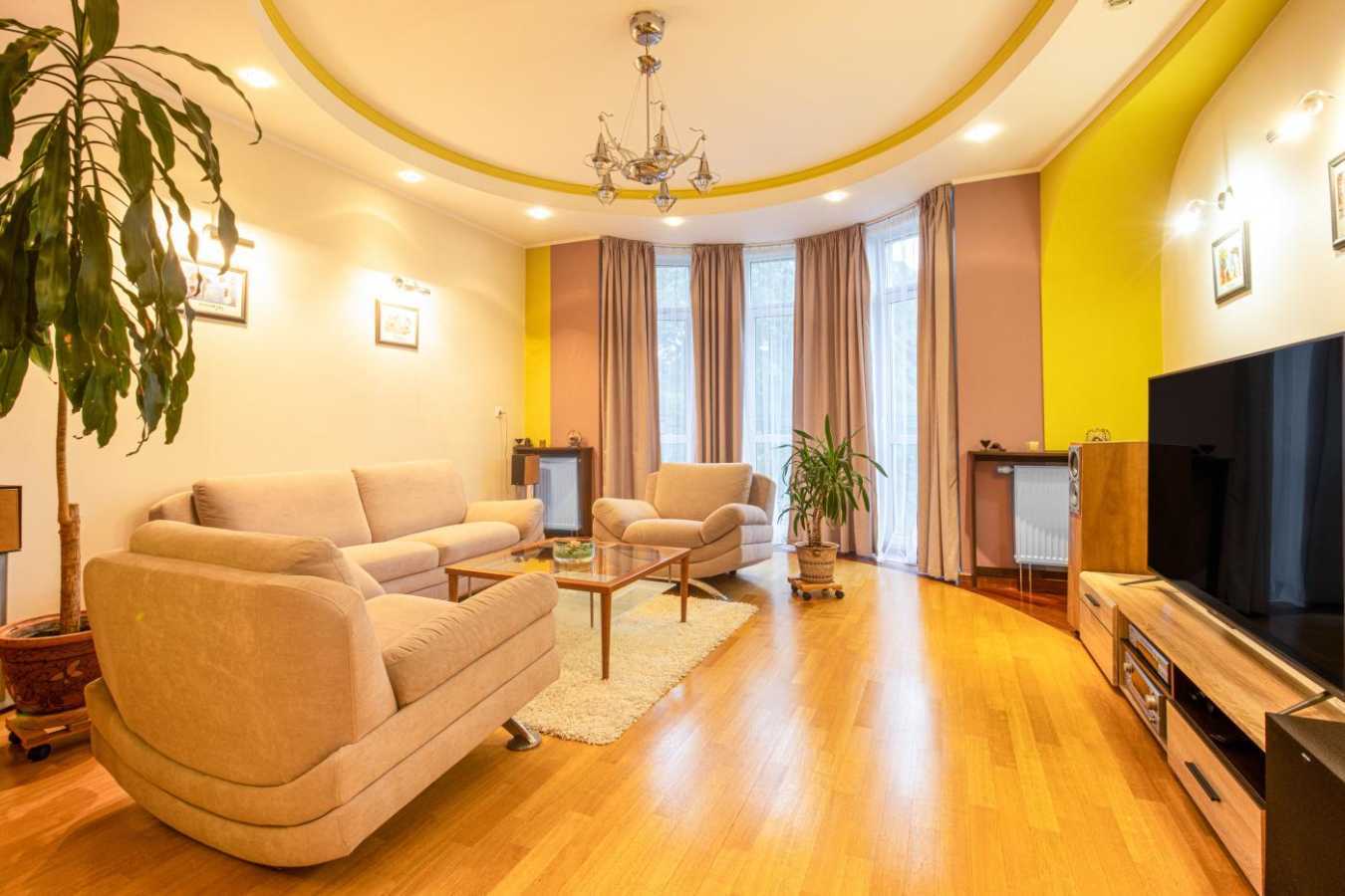 Продаж 3-кімнатної квартири 109 м², Академіка Єфремова вул., 13