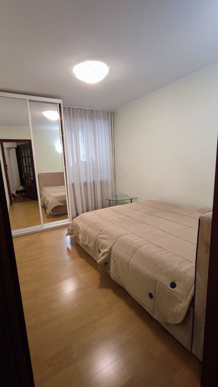 Продаж 3-кімнатної квартири 60 м², Севастопольська вул.