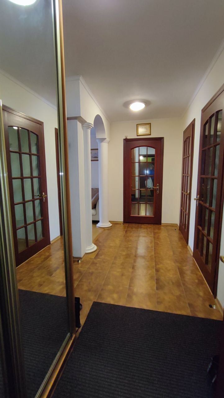 Продаж 3-кімнатної квартири 60 м², Севастопольська вул.