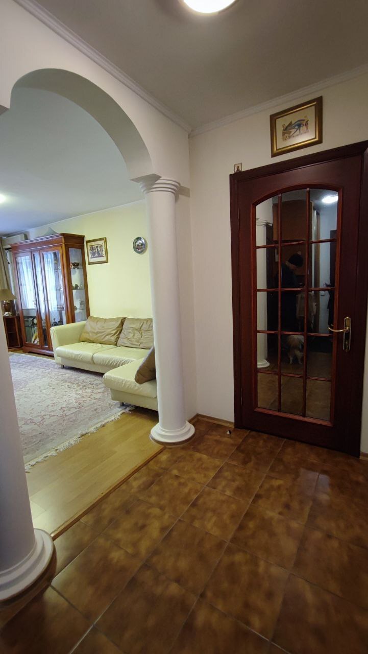 Продаж 3-кімнатної квартири 60 м², Севастопольська вул.