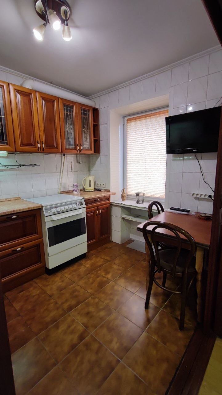 Продаж 3-кімнатної квартири 60 м², Севастопольська вул.