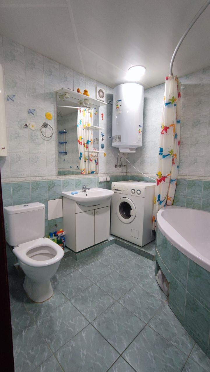 Продаж 3-кімнатної квартири 60 м², Севастопольська вул.