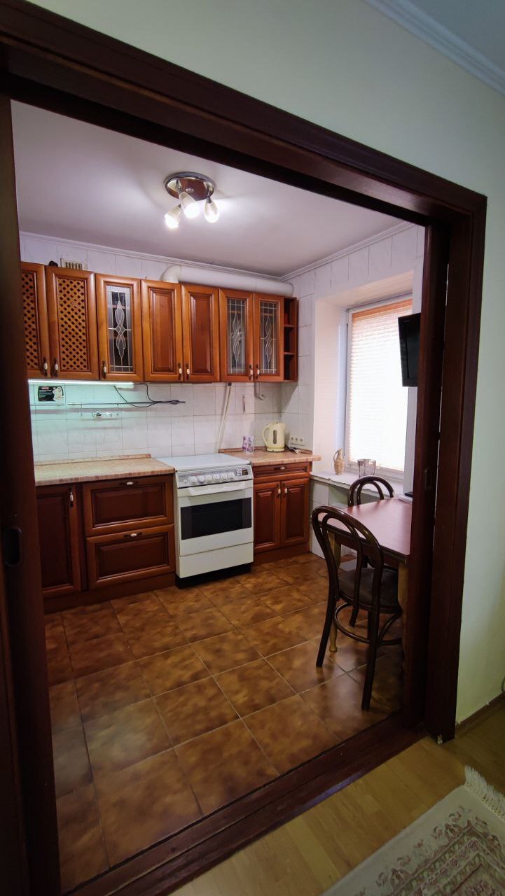 Продаж 3-кімнатної квартири 60 м², Севастопольська вул.