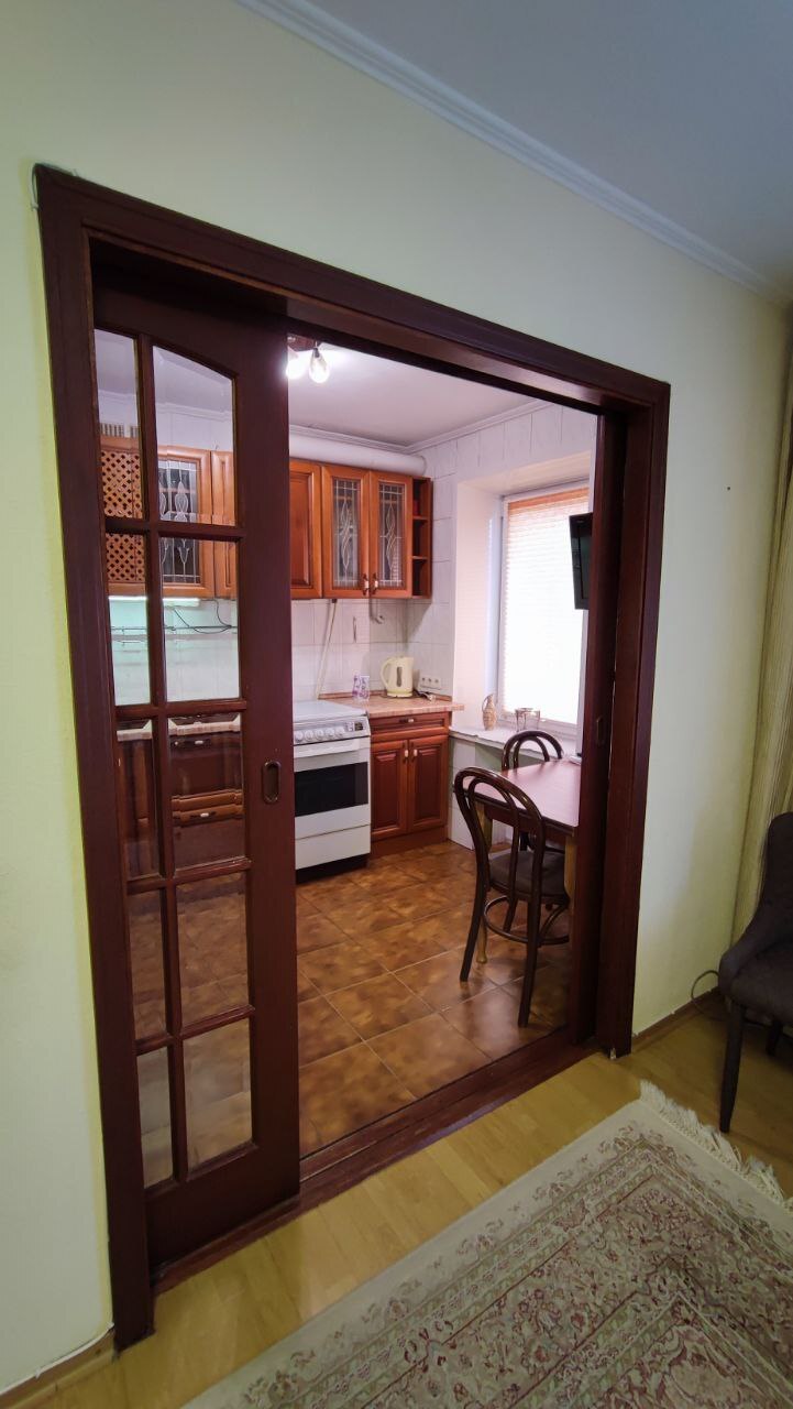 Продаж 3-кімнатної квартири 60 м², Севастопольська вул.