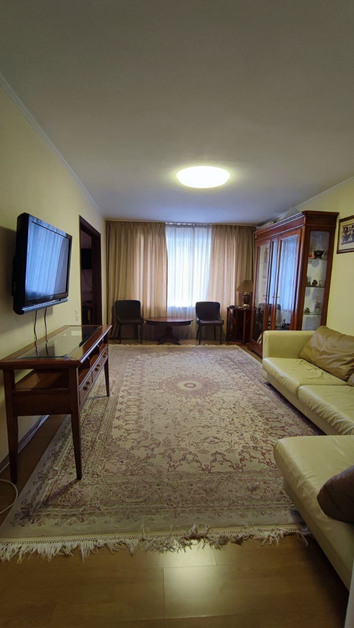 Продаж 3-кімнатної квартири 60 м², Севастопольська вул.
