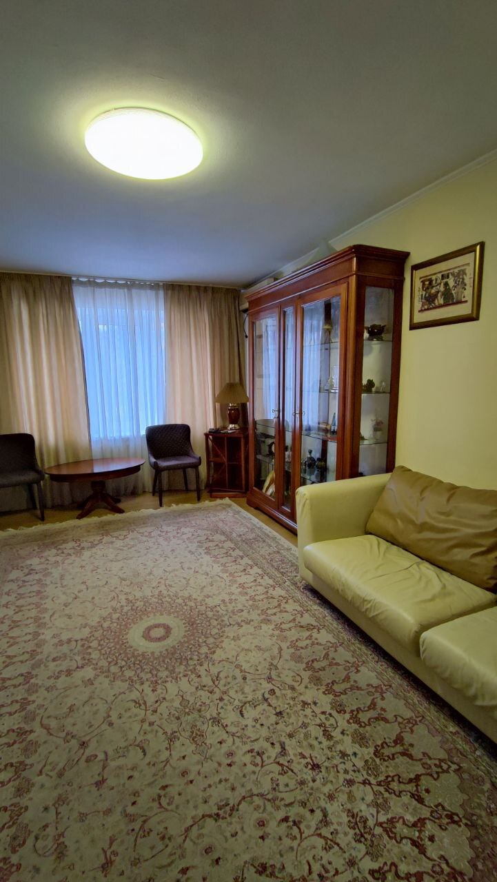Продаж 3-кімнатної квартири 60 м², Севастопольська вул.