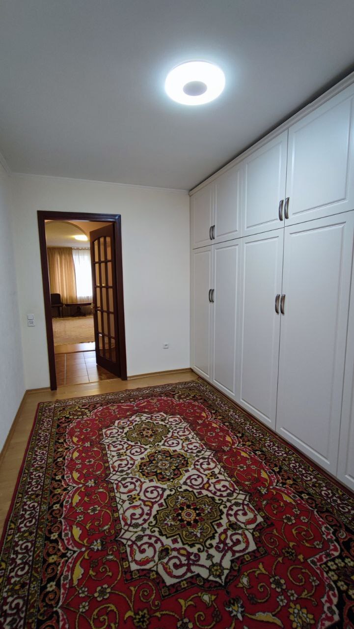 Продаж 3-кімнатної квартири 60 м², Севастопольська вул.