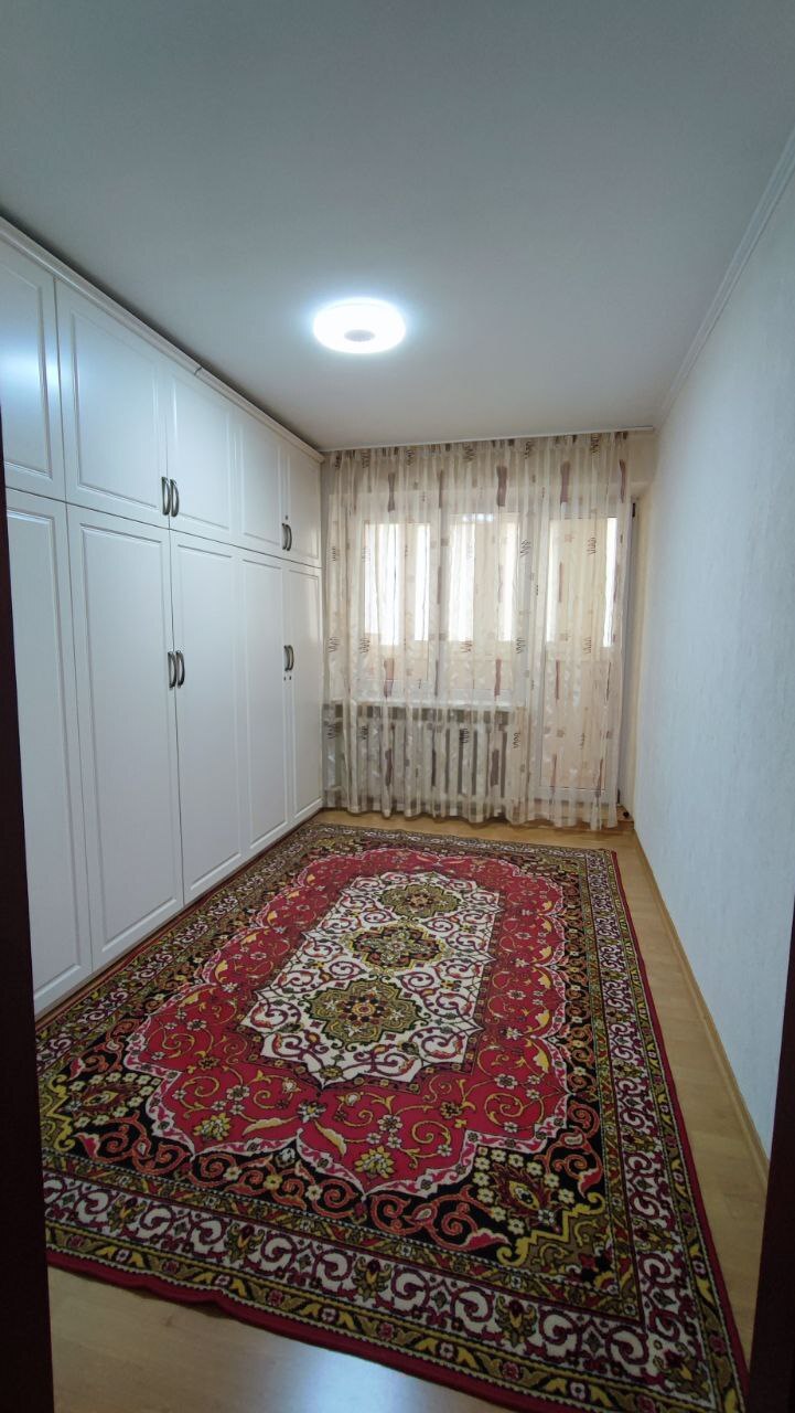 Продаж 3-кімнатної квартири 60 м², Севастопольська вул.