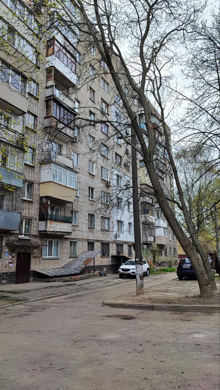 Продаж 3-кімнатної квартири 60 м², Севастопольська вул.