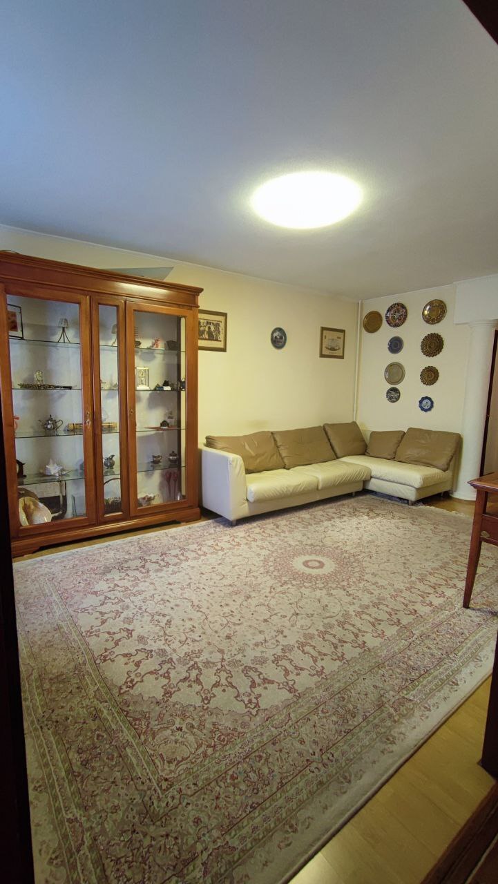 Продаж 3-кімнатної квартири 60 м², Севастопольська вул.
