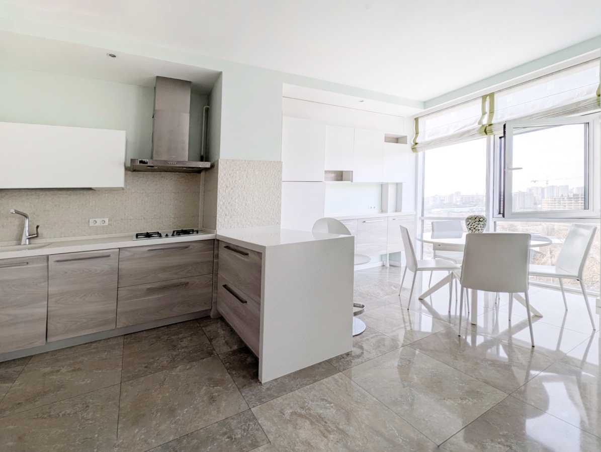 Аренда 5-комнатной квартиры 180 м², Зверинецкая ул., 47