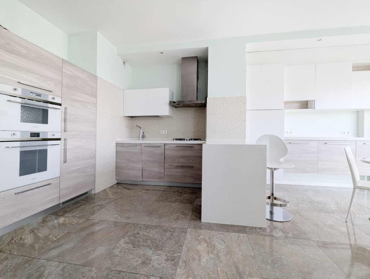 Аренда 5-комнатной квартиры 180 м², Зверинецкая ул., 47