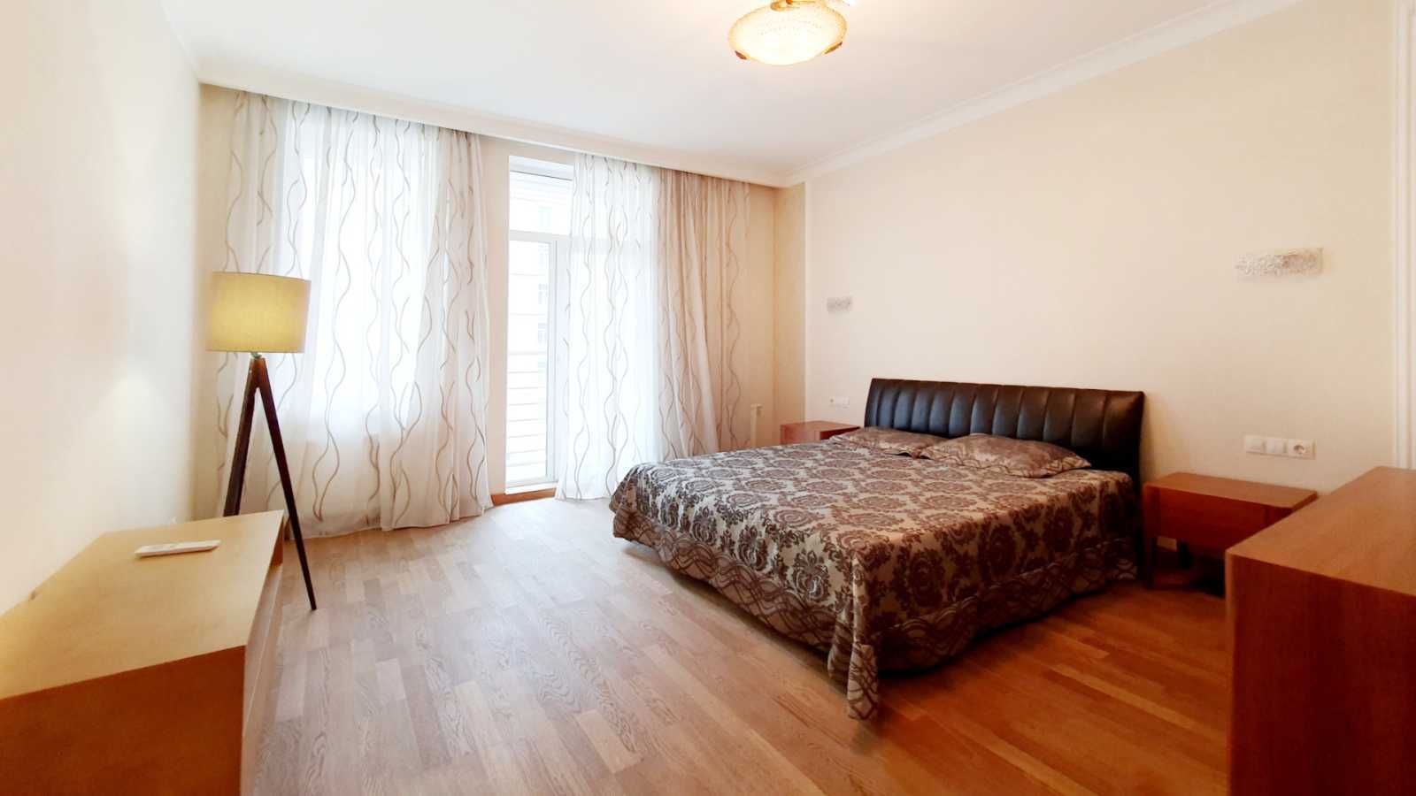 Аренда 5-комнатной квартиры 180 м², Зверинецкая ул., 47