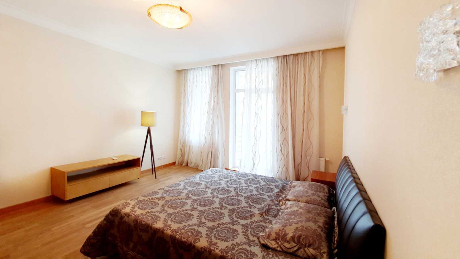Аренда 5-комнатной квартиры 180 м², Зверинецкая ул., 47