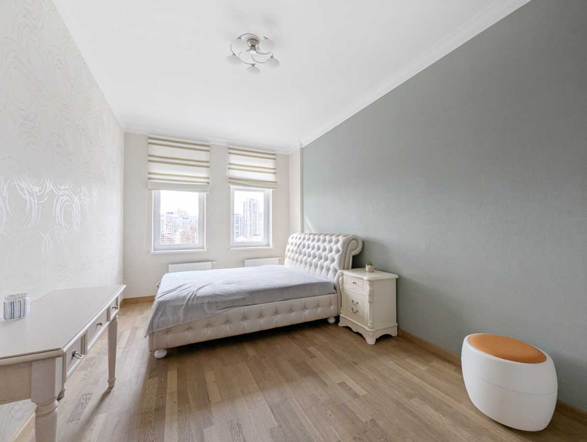 Аренда 5-комнатной квартиры 180 м², Зверинецкая ул., 47