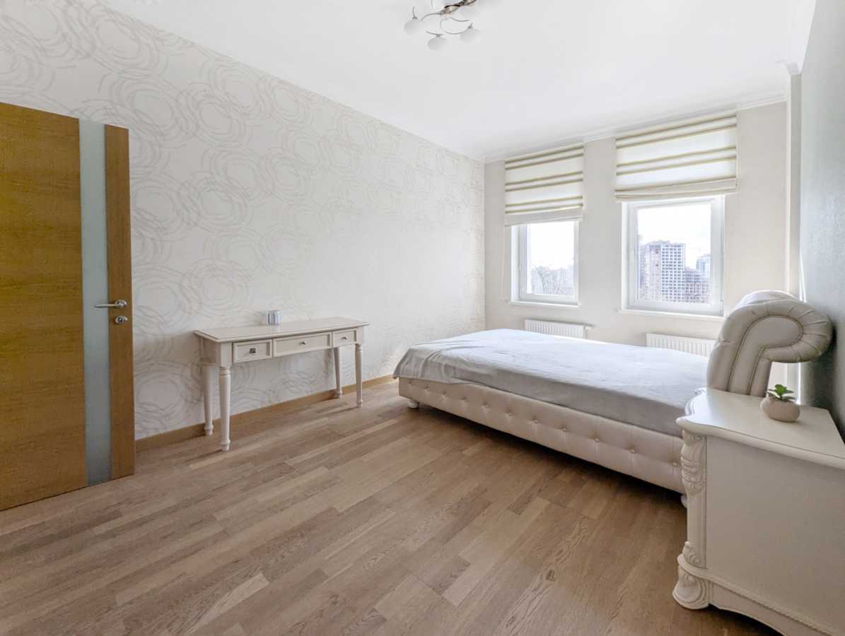 Аренда 5-комнатной квартиры 180 м², Зверинецкая ул., 47