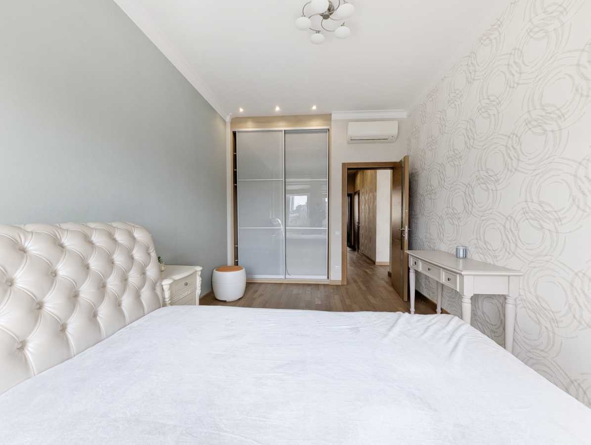 Аренда 5-комнатной квартиры 180 м², Зверинецкая ул., 47