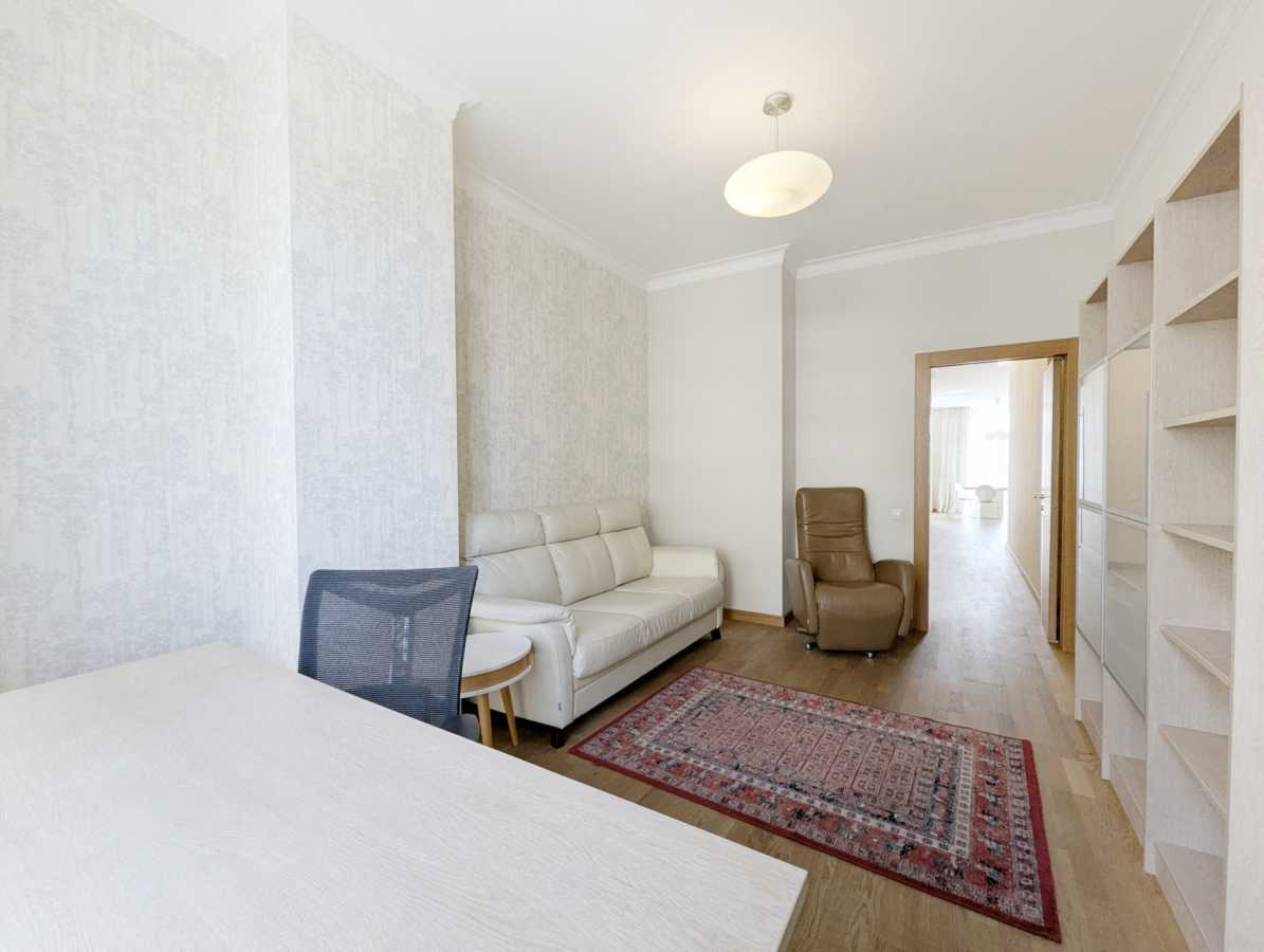 Аренда 5-комнатной квартиры 180 м², Зверинецкая ул., 47