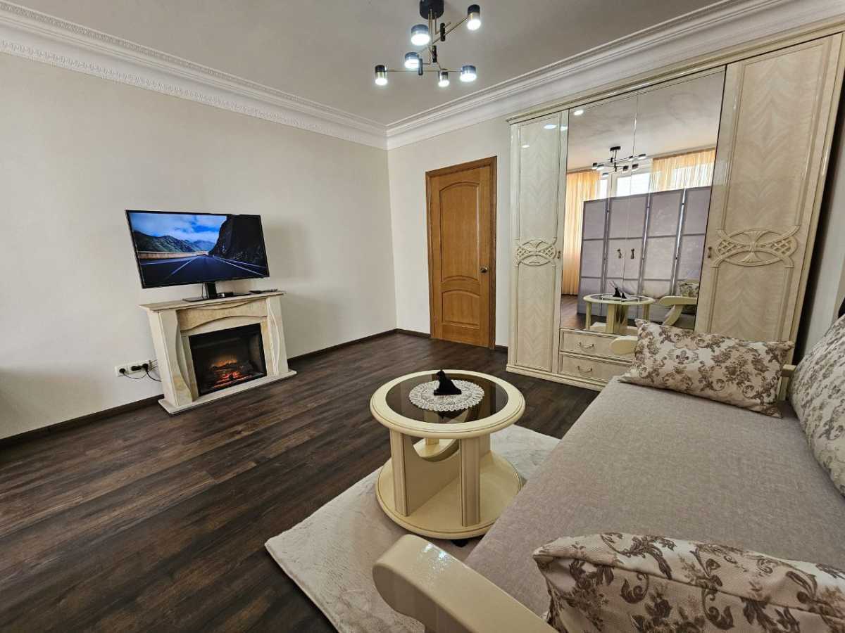 Оренда 1-кімнатної квартири 53 м², Раїси Окіпної вул., 8