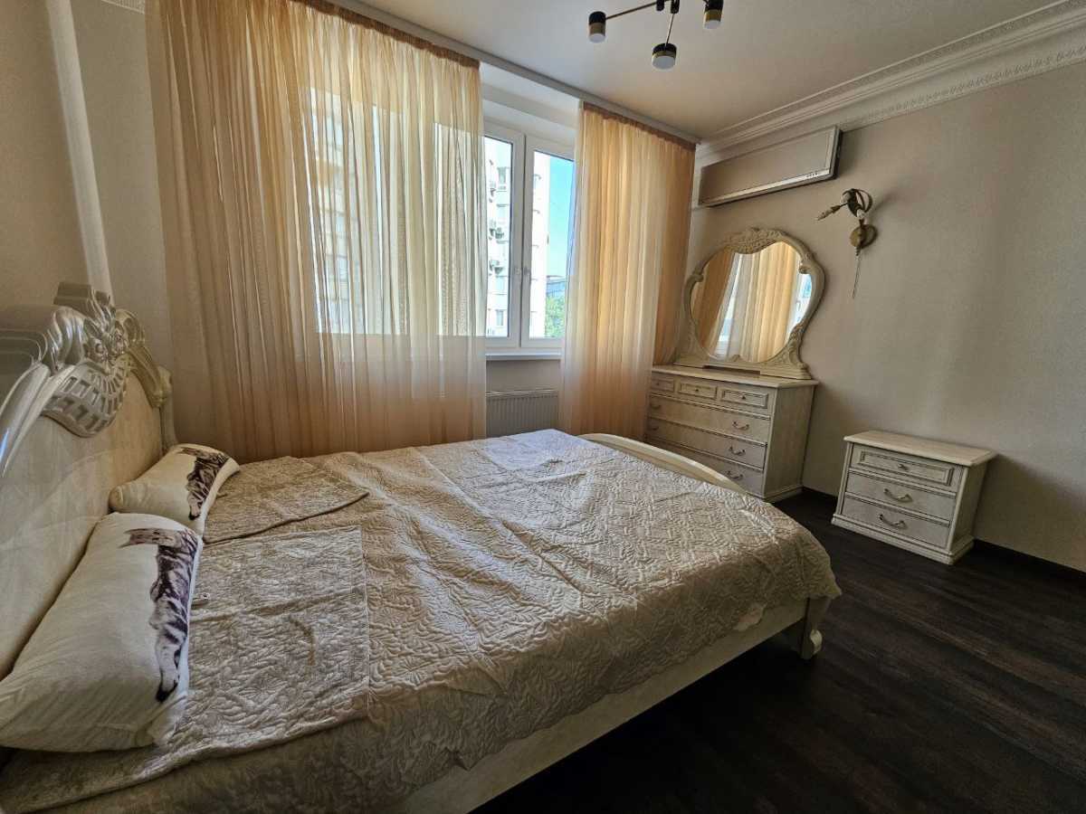 Оренда 1-кімнатної квартири 53 м², Раїси Окіпної вул., 8