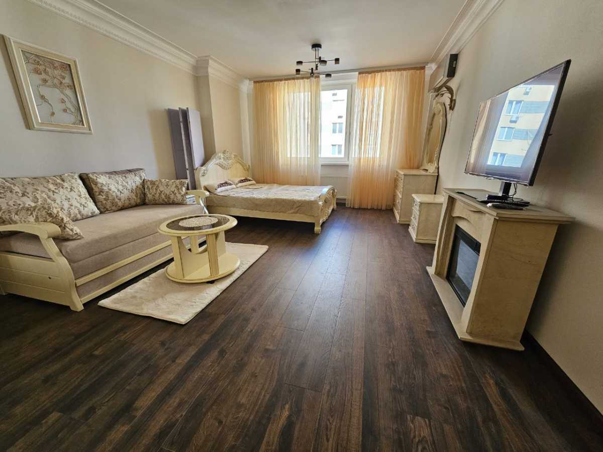 Оренда 1-кімнатної квартири 53 м², Раїси Окіпної вул., 8