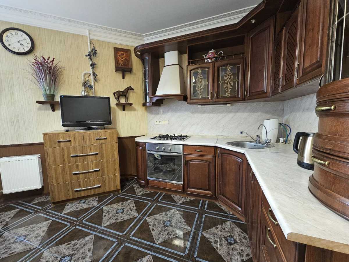 Оренда 1-кімнатної квартири 53 м², Раїси Окіпної вул., 8