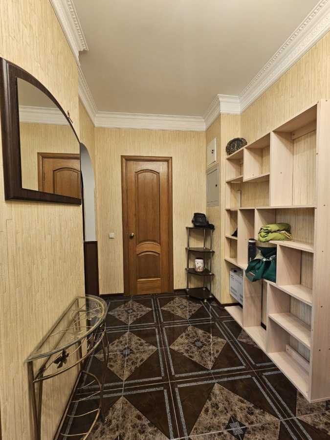Оренда 1-кімнатної квартири 53 м², Раїси Окіпної вул., 8