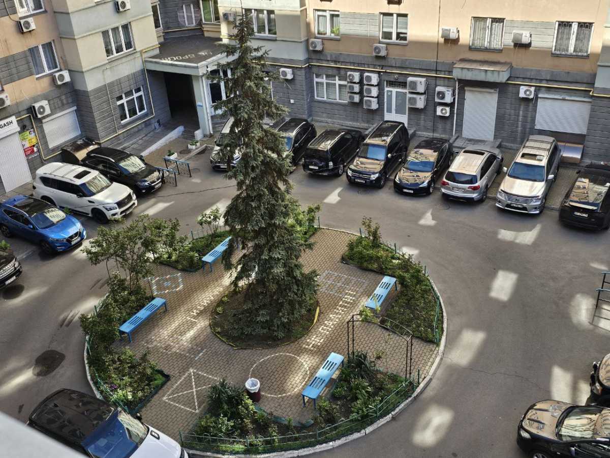 Оренда 1-кімнатної квартири 53 м², Раїси Окіпної вул., 8
