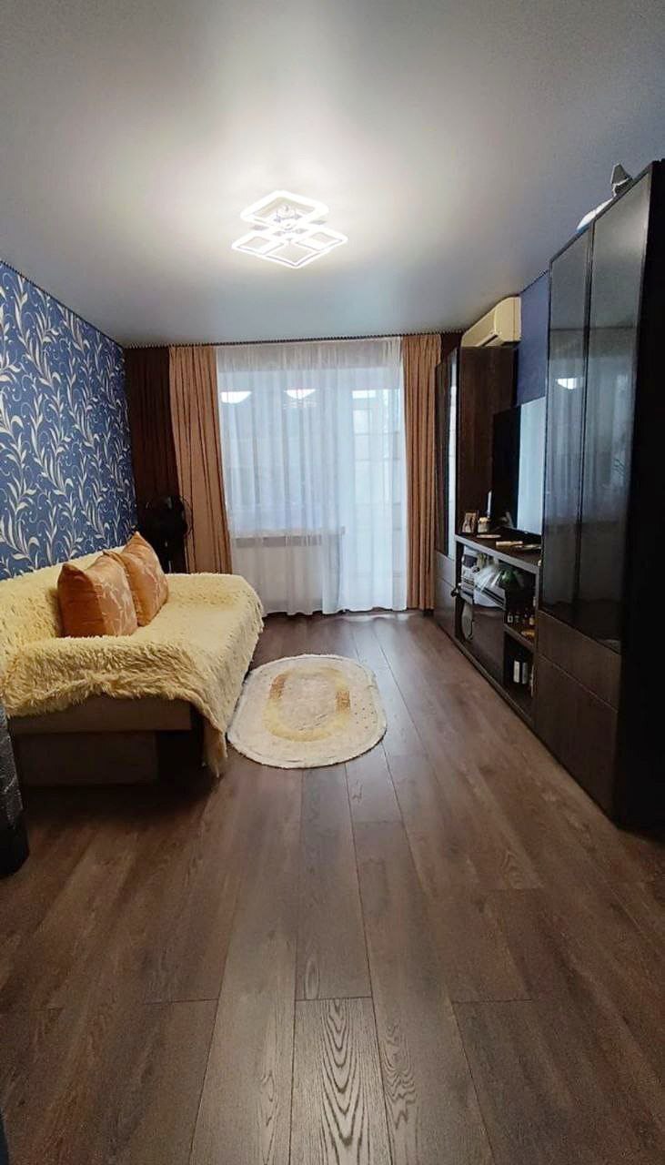 Продаж 3-кімнатної квартири 50 м², Героїв Небесної Сотні вул.
