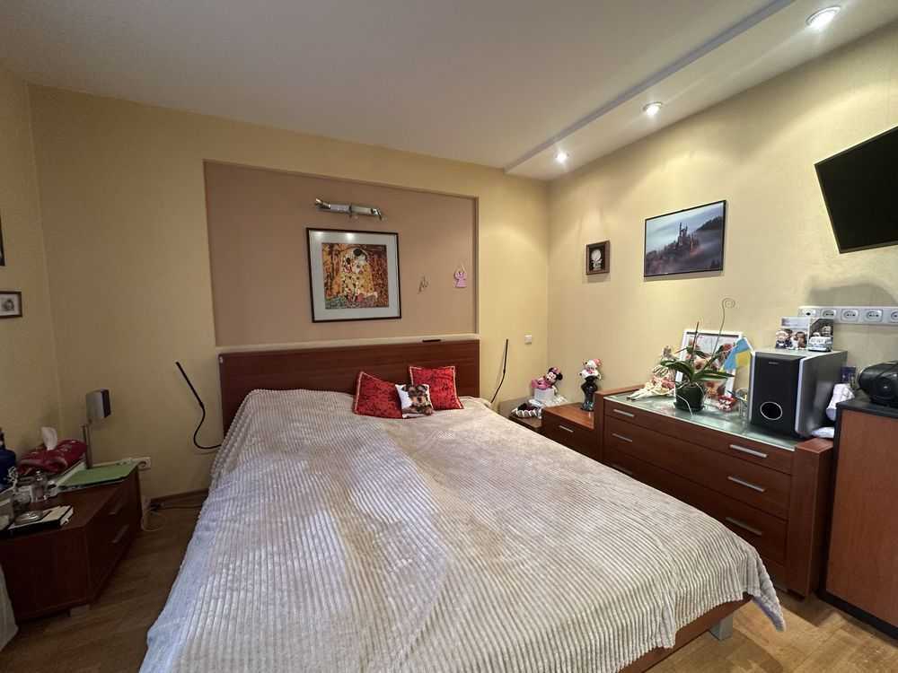 Продаж 3-кімнатної квартири 76 м², Золотоустівська вул., 48