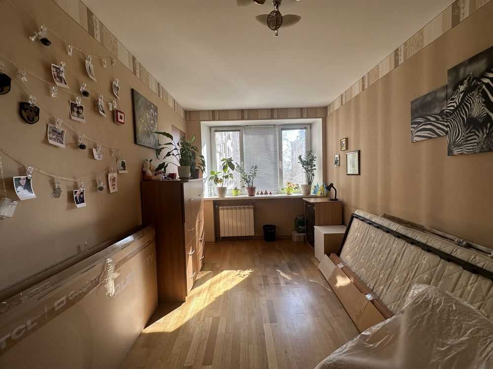 Продаж 3-кімнатної квартири 76 м², Золотоустівська вул., 48