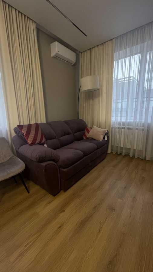 Оренда 3-кімнатної квартири 73 м², Михайла Драгомирова вул., 14а