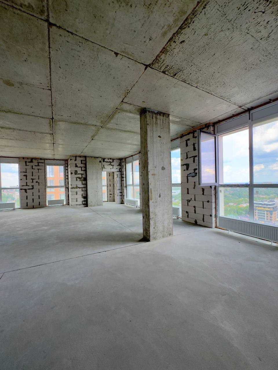 Продажа 3-комнатной квартиры 90 м², Звездный бул.