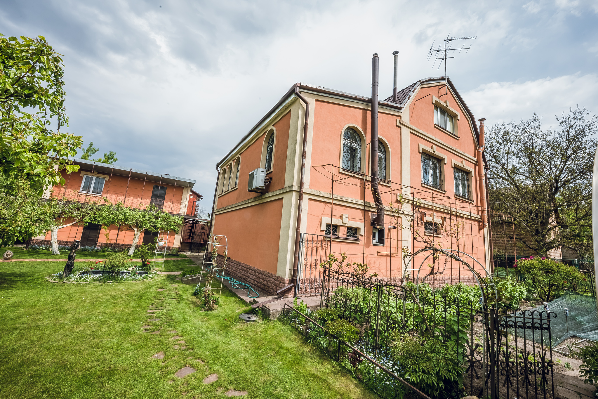 Продаж будинку 228 м², Богатирська вул.