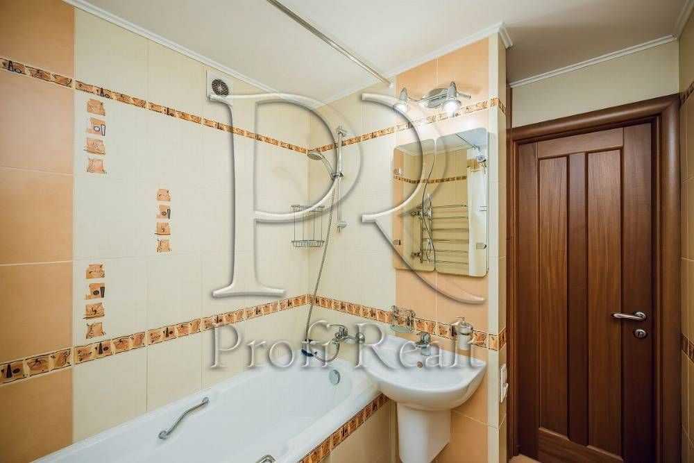 Продажа 3-комнатной квартиры 71 м², Днепровская наб., 13