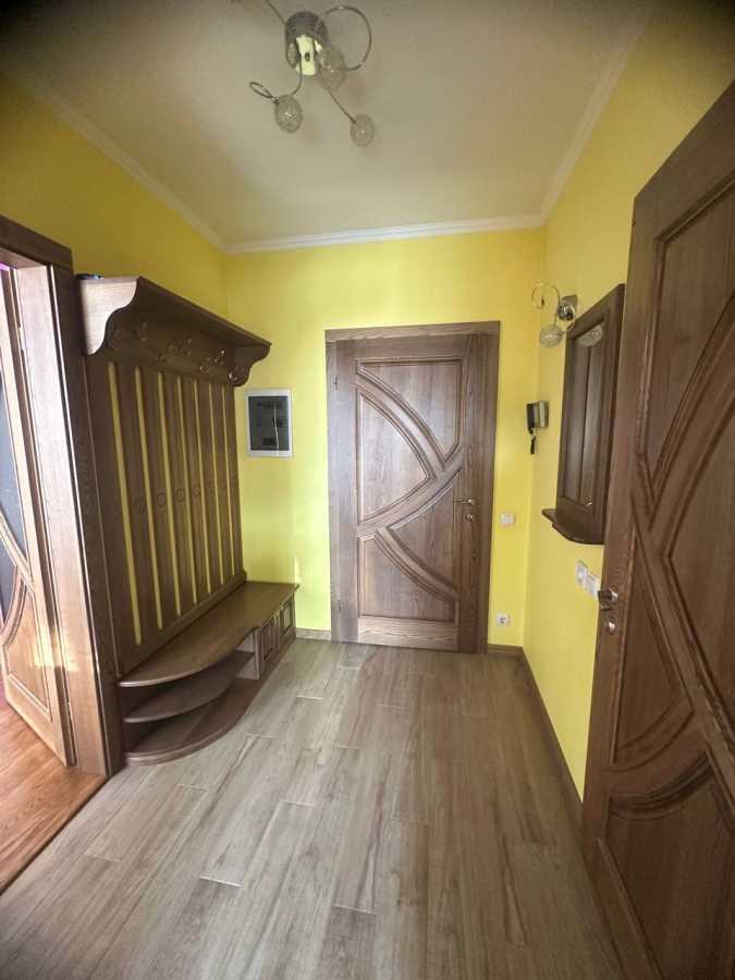 Продаж 1-кімнатної квартири 41 м², Літературна
