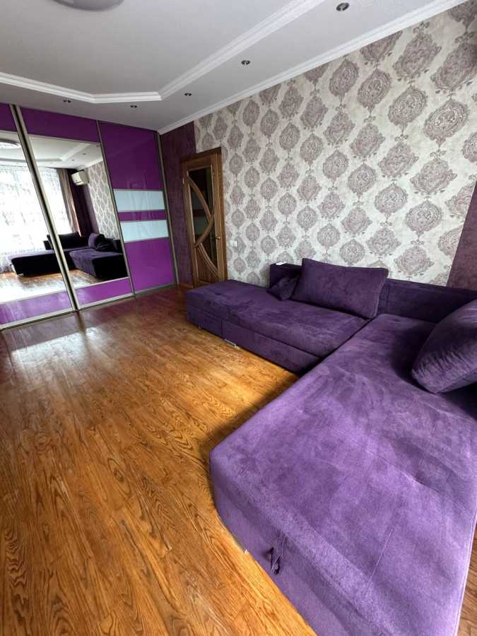 Продаж 1-кімнатної квартири 41 м², Літературна