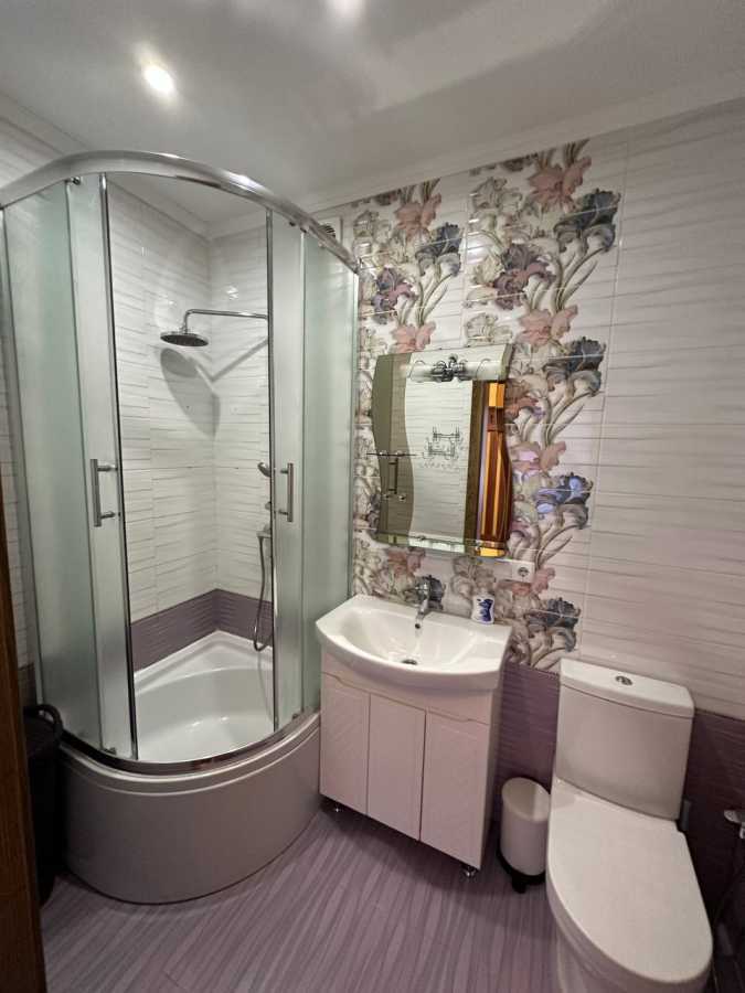 Продаж 1-кімнатної квартири 41 м², Літературна