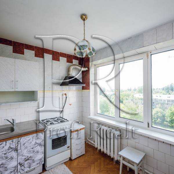 Продажа 1-комнатной квартиры 33 м², Зодчих ул., 4
