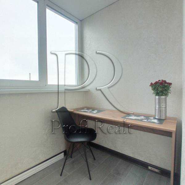 Продаж 1-кімнатної квартири 54 м², Ревуцького вул., 54