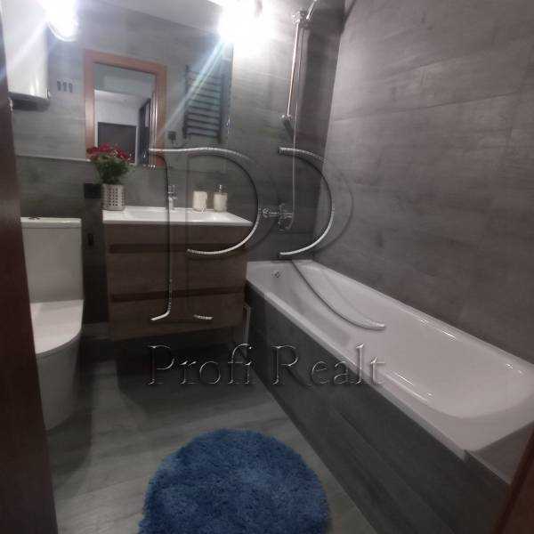 Продаж 1-кімнатної квартири 54 м², Ревуцького вул., 54