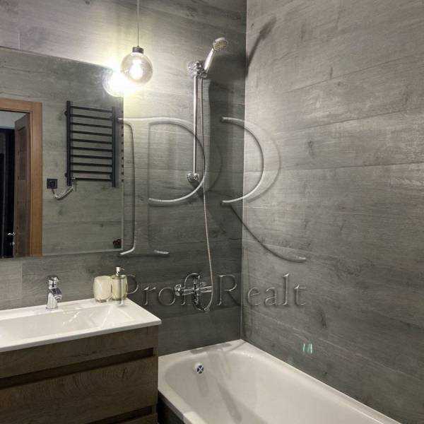 Продаж 1-кімнатної квартири 54 м², Ревуцького вул., 54