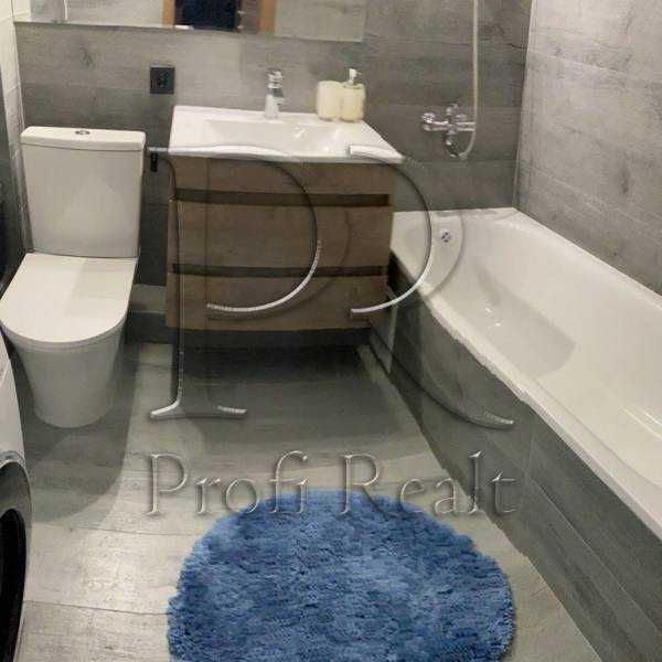 Продаж 1-кімнатної квартири 54 м², Ревуцького вул., 54