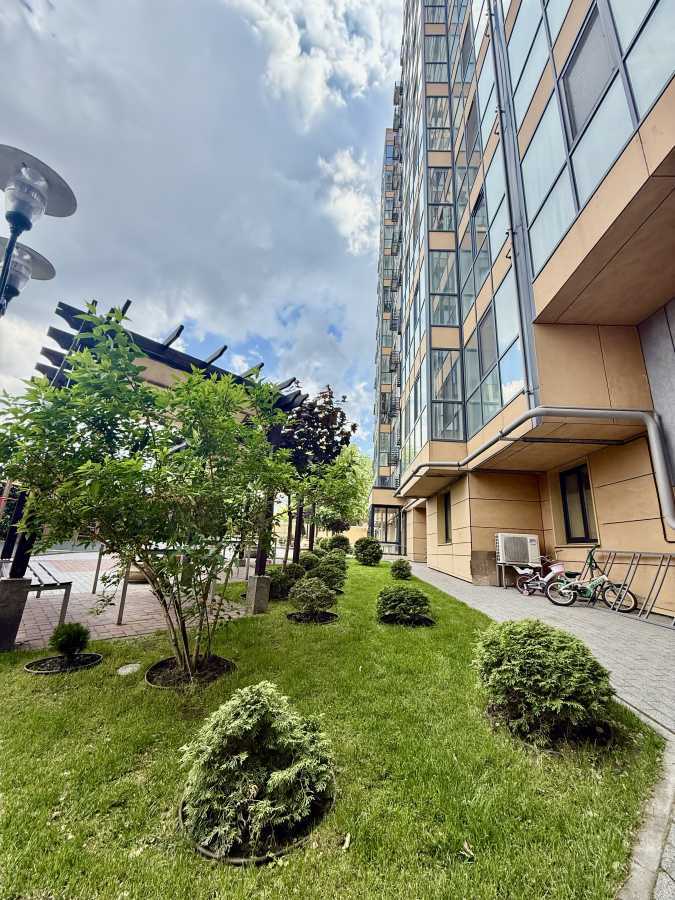 Продаж 3-кімнатної квартири 75 м², Свєтлова вул., 42а