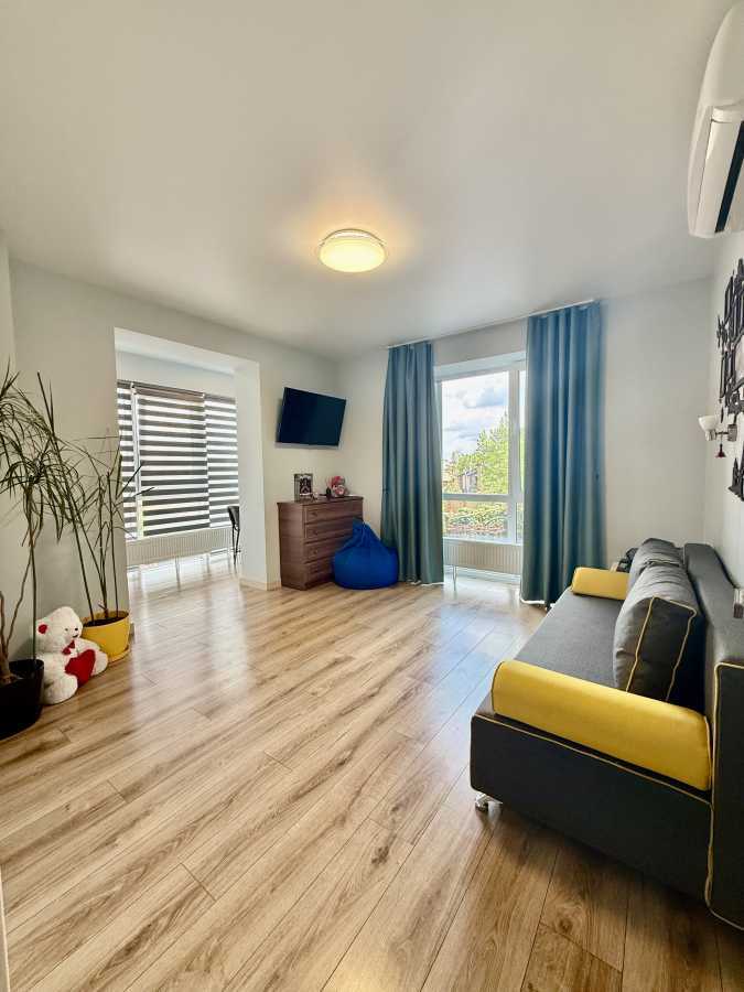 Продаж 3-кімнатної квартири 75 м², Свєтлова вул., 42а