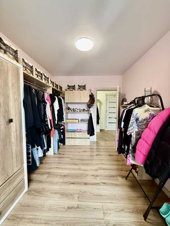Продаж 3-кімнатної квартири 75 м², Свєтлова вул., 42а