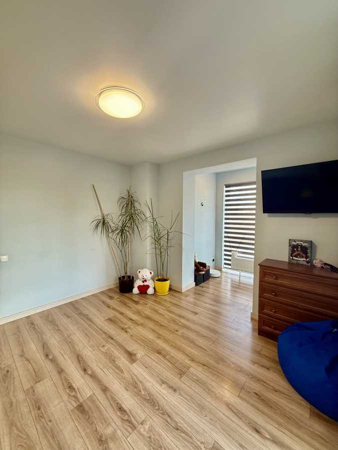 Продаж 3-кімнатної квартири 75 м², Свєтлова вул., 42а