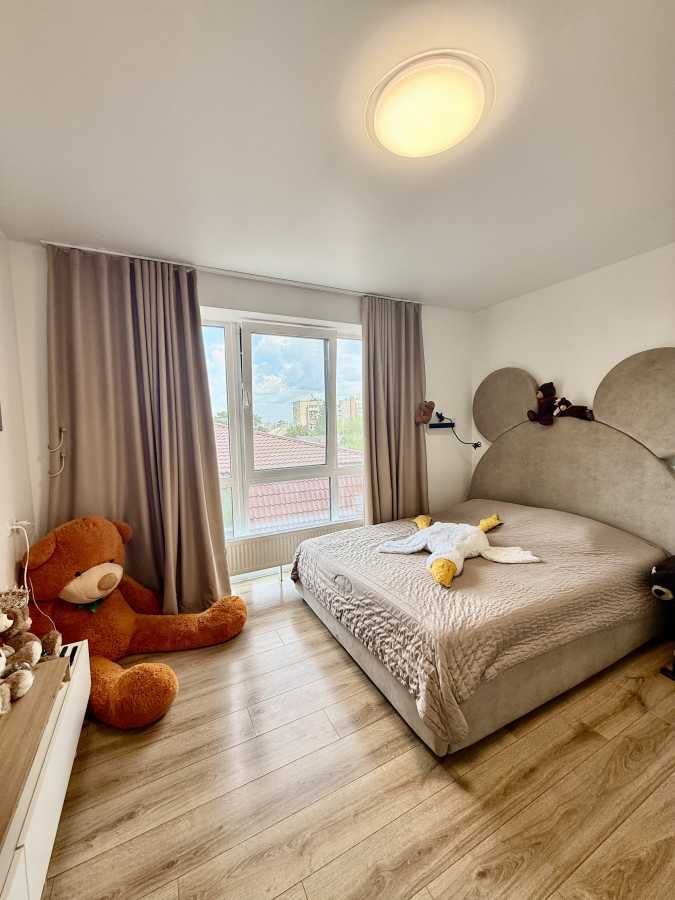 Продаж 3-кімнатної квартири 75 м², Свєтлова вул., 42а