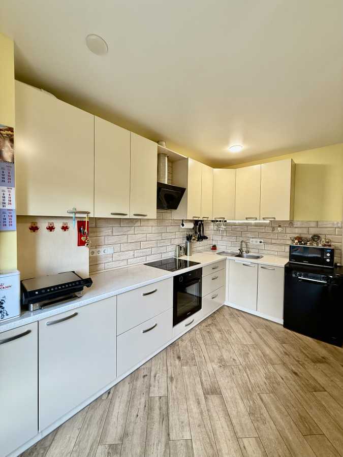 Продаж 3-кімнатної квартири 75 м², Свєтлова вул., 42а