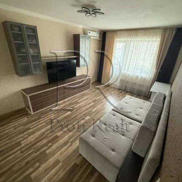 Продажа 2-комнатной квартиры 55 м², Тростянецкая ул., 3